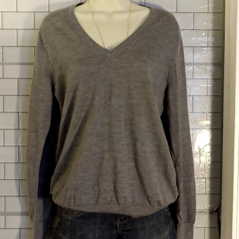 Banana Republic gray merino wool sweater Size Medium